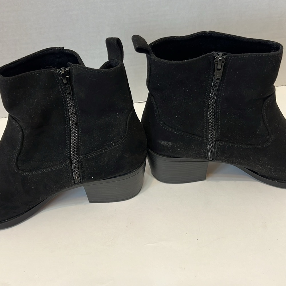 Old Navy Booties Block heel.  Black.  Size 10 - Picture 4 of 7